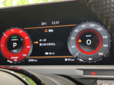 運転に必要な情報をひと目で確認できます。速度、燃料残量、走行距離など、スムーズなドライブをサポートする重要なインターフェースです。