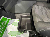 専用のパーツクリーナーを噴霧し、仕上げております。ボディーやガラスの拭き上げ、タイヤワックス等全体をキレイにしております。