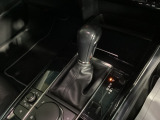 全てのトランスミッションのメリットを兼ね備えた理想的なAT、それがSKYACTIV-DRIVE(スカイアクティブドライブ)。「滑らかな変速」「ダイレクト感のあるシフトフィール」そして「低燃費」が特長です!