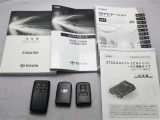 取説・メンテナンスノート・スマートキー・リモコンスターターの4点セットです。