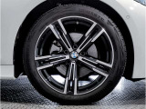 アウトバーンでの走行を見据えたBMWのブレーキシステムはもしもの時にもいち早くマシンを停止してくれます。