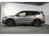 スバルの4WD(AWD)は直進安定性に優れ、日常走行から高速走行まで、さまざまなシーンで安心感に満ちた走りが愉しめます。それは悪路や泥道など左右のタイヤの路面状況が異なるシーンでも変わりません。