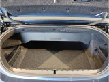 BMWではスペアタイヤが非搭載となるため、スペースは拡大されており、収納スペースとして利用可能。トランクの下にも収納スペースがあり、意外と役に立つスペースでございます。