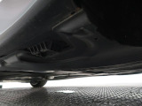 気になる中古車の下廻り。もちろん、納車時には整備スタッフによる点検を実施致しますので安心してご購入いただけます。