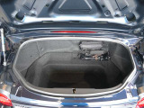 神戸マツダ神戸西インター店は、通常ディーラー+&alpha;の次世代型店舗としてROADSTER EXPERIENCE SPACEの冠を掲げ、「いつでも・誰でも・気軽に会いに行ける」ロードスターUカー専門店。