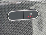 2階ショールームにはキッズスペースを完備しておりますので、お子様から目を離す事なくゆっくりと商談を進められます。是非ご家族皆さまでご来店下さいませ。メルセデス・ベンツの塗り絵などのおまけもあるかも?!