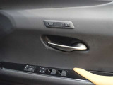 シートメモリーを装備しております!運転する方のシートポジションにボタン一つで操作できるので、とても楽々ですね♪