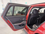 BMWプレミアムセレクション前橋では、高年式低走行モデルからMモデル、年式が経ちなかなかディーラーでは見かけないモデルまで幅広いラインナップで認定中古車を取り扱っております。品質に自信があります。