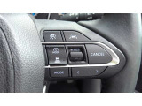 レーダークルーズコントロール(全車速追従機能付)付きです。車速に応じて追従支援してくれるので、ロングドライブも快適です。詳細は販売店スタッフまでおたずねください。