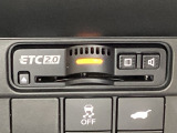 ハンドルの右側にETC2.0がついています。高速道路の料金所の通過も楽々です。カードの取り出しもしやすい場所についています。