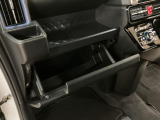 豊富な収納スペースで車内をスッキリお使いいただけますよ♪