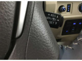 【レーダークルーズコントロール】高速道路等を走行する際、前の車両との距離を一定に保ちながら、セットした速度を維持できる機能