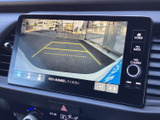 駐車時や後退時の安全をサポート。広角レンズで後方の状況を把握しやすく、安心して運転操作できます。