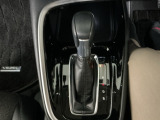 オートマチックシフトレバーは、手になじみ操作しやすい形状で安全運転にもつながります♪