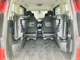 【シートアレンジ】人をお乗せの際は座席、荷物を載せる際は荷室として、用途に合わせて切り替えができます。