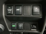 運転席スイッチ部 人気装備のオートバックドア付きで、とっても便利です!!
