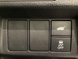 ハンドルの右側にHondaセンシング用の、VSA解除スイッチとパワーテールゲートスイッチがついています。パワーテールゲートスイッチは車内からでもテールゲートの開け閉めを電動でできます。
