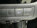 オートマチックハイビームとは、先行車や対向車のライトを認識し、ハイビームとロービームを自動で切り替える機能です。夜道の視界を確保します。詳細は販売店スタッフまでおたずねください。