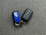 【スマートキー】ドアの開閉時鍵を探さなくても簡単にドアの開閉することが出来ます、また、エンジン始動も車内にスマートキーがあれば簡単に始動することが出来ます