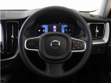 速度感応式パワーステアリングは、車速が上がるとステアリングを重くしてハンドル操作をしやすくします。高速道路では重く、駐車時や低速走行時はステアリングホイールが軽くなり、ハンドル操作が容易にできます。