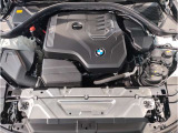 【BMWエンジン】革新的なガソリン・エンジン・テクノロジーによる高性能かつ高効率。レスポンスの良いパワーを発揮。常にスムーズな吸気を実現しアクセル開度にダイレクトに反応しドライビングを楽しく演出。