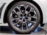 BMW純正アルミホイールです。納車時にはアルミホイールコーティングも承っております!是非ご検討下さいませ。