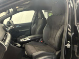 長時間の運転でも疲れにくく、オーナー様の事だけを考えて作成したBMWならではのとっておきのシートです。