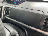 運転席の前にも収納スペースがあります!