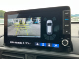 バックモニター装備。画面にて後方の確認が行えるので、バック駐車や車庫入れの際には重宝します。車の運転に慣れない方でも安心のガイドライン表示機能付。