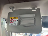 急いで外出!!そんな時でも降車前にササっと身だしなみをチェック!あると便利な装備品です。