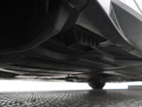 気になる中古車の下廻り。もちろん、納車時には整備スタッフによる点検を実施致しますので安心してご購入いただけます。