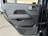 ドア開閉時の重厚感のある「ヴォン」と重たい音がアメ車に乗っていると感じさせてくれます。