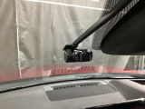 【別途SDカードの購入が必要です。また社外品は保証対象外となります。】運転中の映像・音声などを記録して、交通事故やトラブルが起きた時の正確な状況把握に役立つドライブレコーダーが装着済。