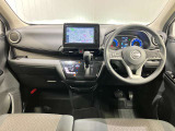 運転席からの視界が左右に広く隅々まではっきりと見えます!クルマの前端も把握しやすく安心です!