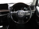 各操作スイッチなどもハンドルから手を放すことなく操作可能で安全運転に支援いたします!