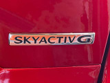 高い効率と優れた燃費性能を誇るガソリンエンジン「SKYACTIV-G」!軽やかな吹き上がりとダイレクトな加速感を実現し、日常の街乗りからロングドライブまでスムーズで気持ちの良い走りを楽しめます。