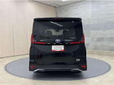 リヤ、後ろから見るとまた車の印象が変わってきますね☆☆