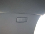 【カーテンエアバッグ】 車両側面に衝撃が加わった際に、音響センサーによって瞬時に展開、主に乗員の頭部を保護します。 ※非装着車と比べ、頭部への衝撃を約10分の1に軽減できます。