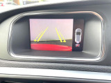 【パークアシスト・カメラ】駐車時に後方がリアルタイム映像で確認できます。大型商業施設や立体駐車場での駐車時や、夜間のバック時に大活躍!運転スキルに関わらず、今や必須となった装備のひとつです!