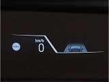 【コックピットシート】BMW車の主役席。車体中央にくる様に配置し車両重心とが一致する事でドライバーと車との一体感あるドライビングを実現。人間工学に基づき形成した形状が長時間のドライブ疲労も軽減します!