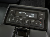 リアシートにもコントロールスイッチがついています