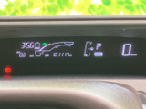 必要な情報を一目で確認できるシンプルなデザイン。視認性の高い表示で、安全運転をサポートします。