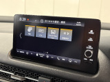 カーナビのオーディオソース画面です!ラジオやBluetoothなど、対応するさまざまなオーディオ機能を選択可能。お気に入りの音楽を楽しみながら、毎日の通勤やロングドライブをより快適にしてくれます。