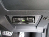 【ETC車載器】は、ビルトインタイプですっきり収納され、見た目も使い勝手も満足のアイテムです。