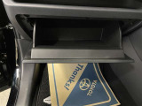 【グローブボックス 】車検証や取扱説明書などの書類を収納するスペースです(^^)