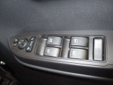 運転席のパワーウインドウスイッチです!電動ドアミラーのコントロールスイッチもあります。