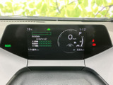 必要な情報をひと目で確認できるメーター。速度、燃料残量、エコドライブ状況など、安全運転に必要な情報をわかりやすく表示。
