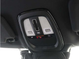 ルーフにあるボタンは、車両が始動しない場合、パンクした場合、または事故に遭った場合などの緊急時に支援の要請に使用できるため、安心感を高めることができます。