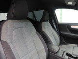 VOLVOのシートは人間工学に基づいた設計となっており、長時間の運転でも疲れにくいと定評があります。当店ではモデルにより試乗可能なお車もご用意しておりますので、ぜひ座り心地をご体感ください。