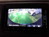バックカメラの画像です。ガイドラインがスムースな車庫入れをサポートいたします。車庫入れの安心感がアップしますね。